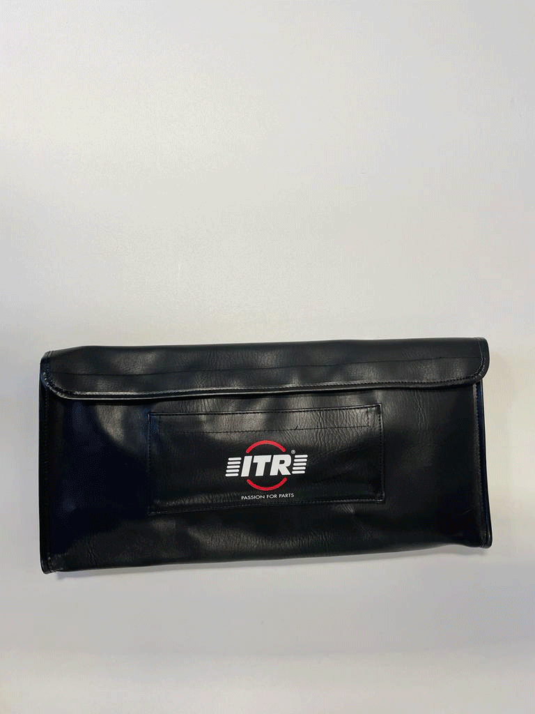 Czarna torba narzędziowa marki ITR z logo i napisem 'PASSION FOR PARTS' na przodzie.