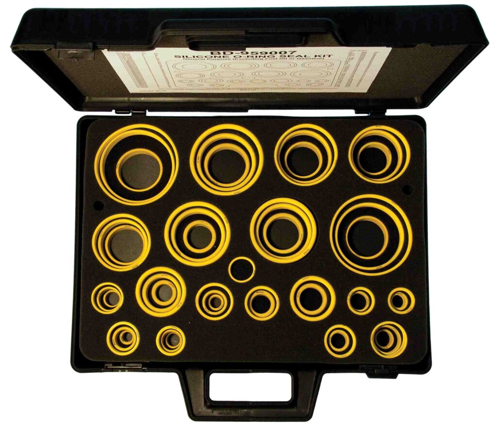 Zestaw żółtych pierścieni uszczelniających różnych rozmiarów w czarnej walizce z formowaną pianką.