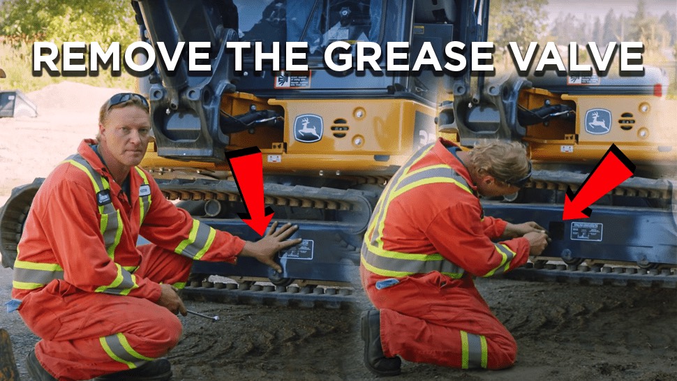 Instrukcja serwisowania mini koparki John Deere 35G z gumowymi gąsienicami.