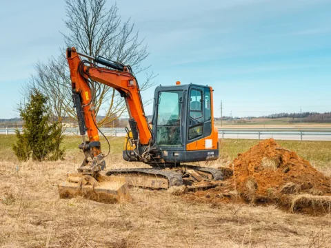 Wymiana gąsienicy gumowej w minikoparce